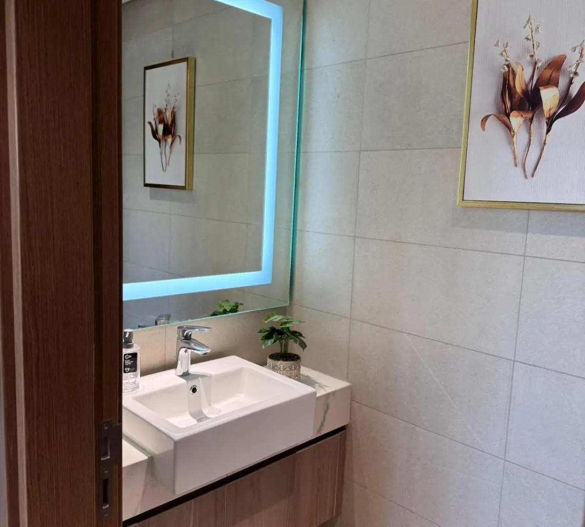 דירות דובאי Burj Khalifa View Modern 1Bhk With Balcony איחוד האמירויות הערביות